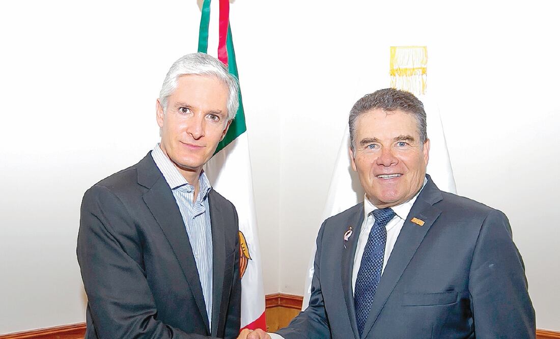 El gobernador Alfredo del Mazo y el líder del SNTE, Juan Díaz de la Torre, hablaron sobre los retos de la educación en el Estado de México. (ESPECIAL)