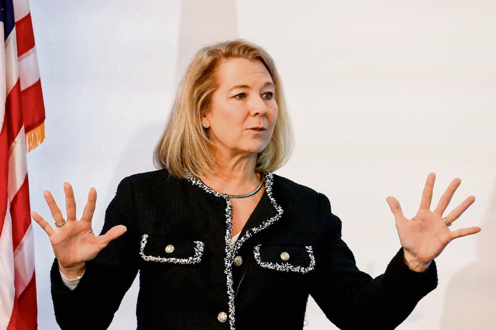 Elizabeth Lund, vicepresidenta de control de calidad de Boeing, en la conferencia del martes, en la que reveló información. Foto: Jennider Buchanan | AFp
