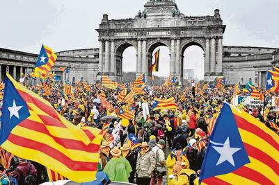 Separatistas catalanes muestran su poder  
