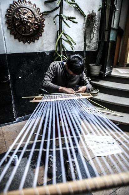 Hombres que destejen prejuicios