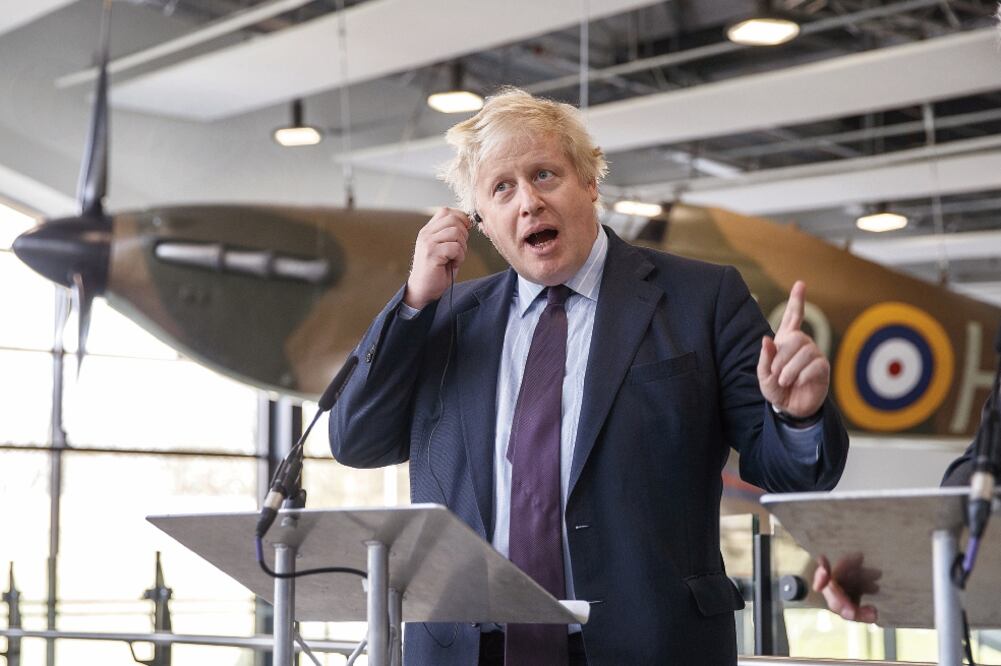 Acusaciones. Boris Johnson, ministro de Exteriores de RU, aseguró que Rusia almacena gas neurotóxico. Foto: TOLGA AKMEN. AP