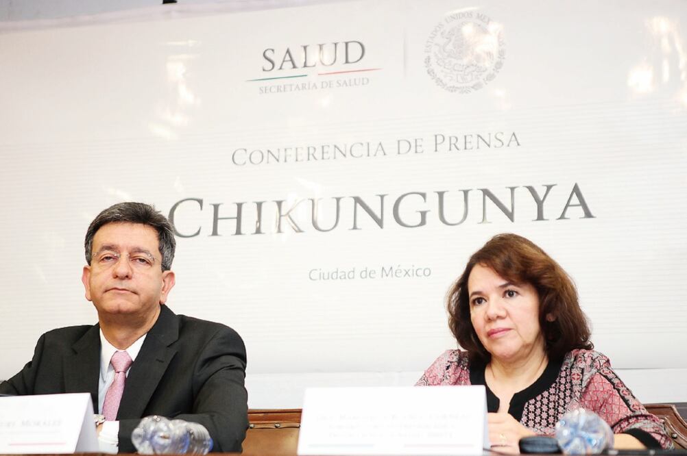 Pablo Kuri, subsecretario de Prevención y Promoción de la Salud, y Margarita Blanco, subdirectora de Prevención y Protección Social del ISSSTE, informaron que hasta el momento no se han presentado decesos por el virus (IVAN STEPHENS. EL UNIVERSAL)
