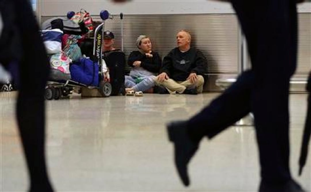 Overall, the airlines have canceled about 15 percent of their scheduled flights in the U.S. for Friday and Saturday. (Photo: AP) 