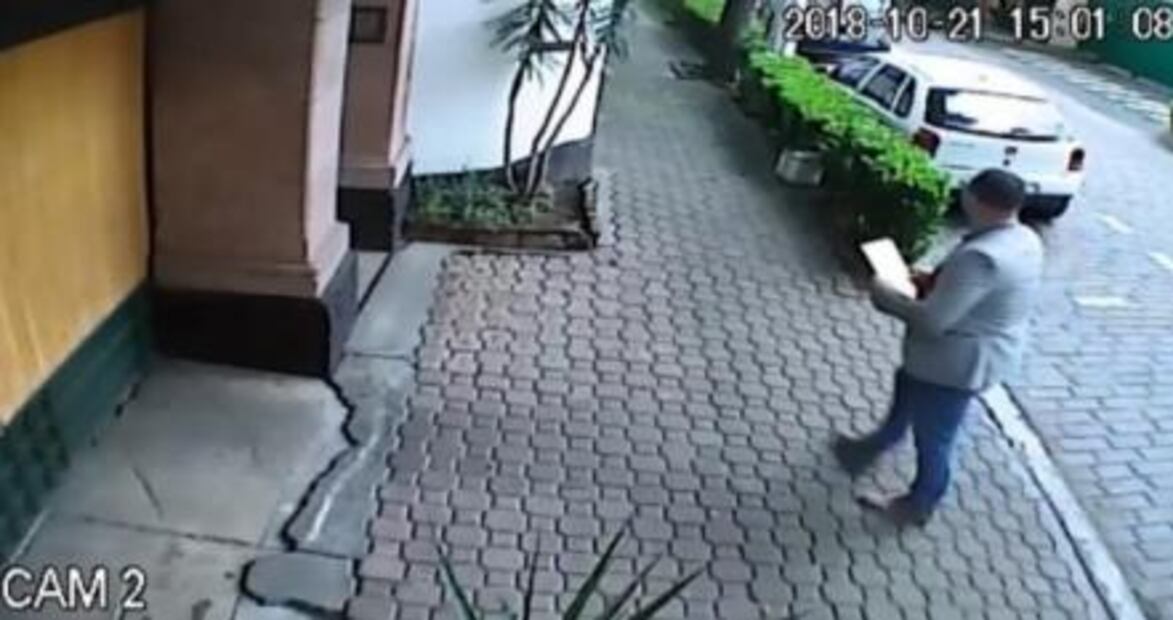 Captan secuencia de la balacera en casa del cardenal Norberto Rivera