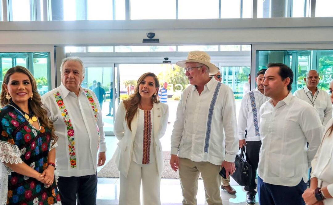 Gobernadores del Sur- Sureste con el Embajador de EU en México. Foto: Especial