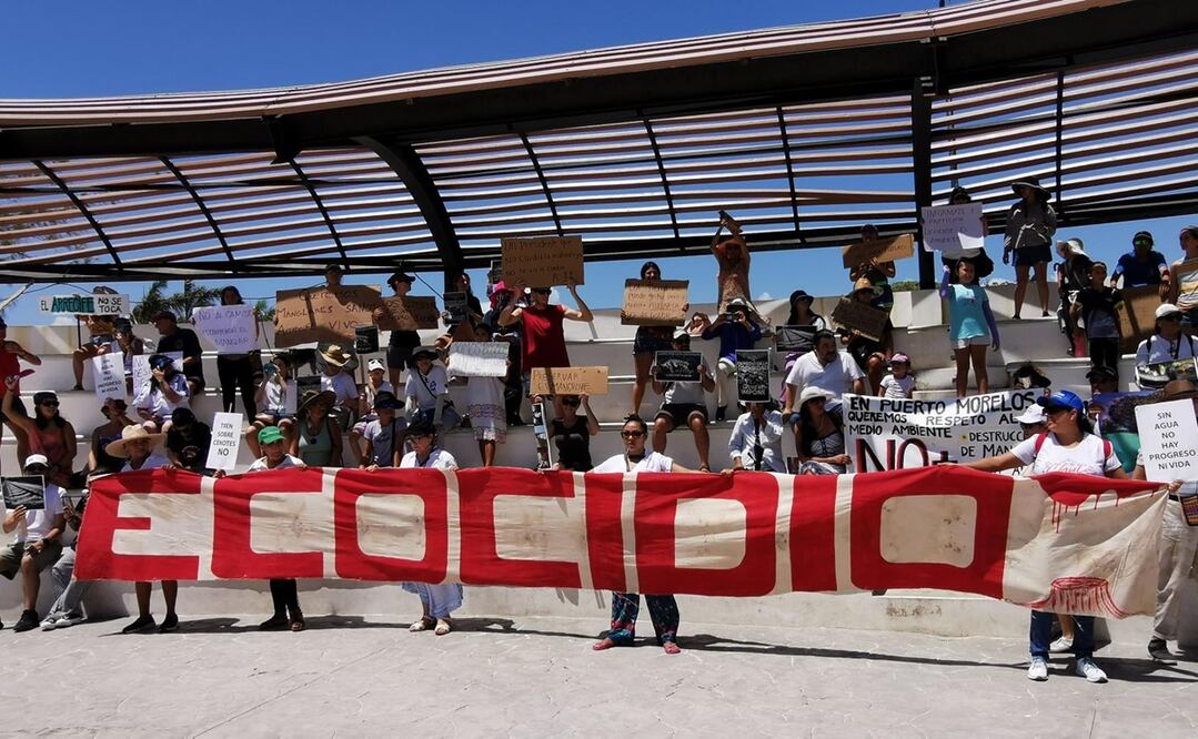 Protesta en Puerto Morelos. Foto: Adriana Varillas / EL UNIVERSAL
