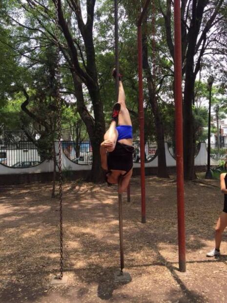 Celebran día nacional del pole dance urbano