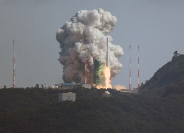 Corea del Sur lanza por primera vez un cohete espacial