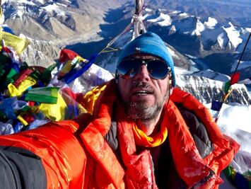 El alpinista mexicano que escaló el Everest en un día