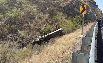 Conductor perdió el control del autobús, asegura Fiscalía de Oaxaca sobre causa de accidente donde fallecieron simpatizantes de Morena