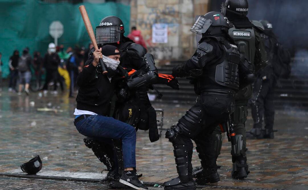 Manifestantes se enfrentaron contra las fuerzas de seguridad en Bogotá. Fotos: Fernando Vergara/ AP