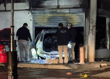 Mueren 2 personas calcinadas en hechos distintos en Culiacán; una de las víctimas chocó su auto contra un negocio de comida