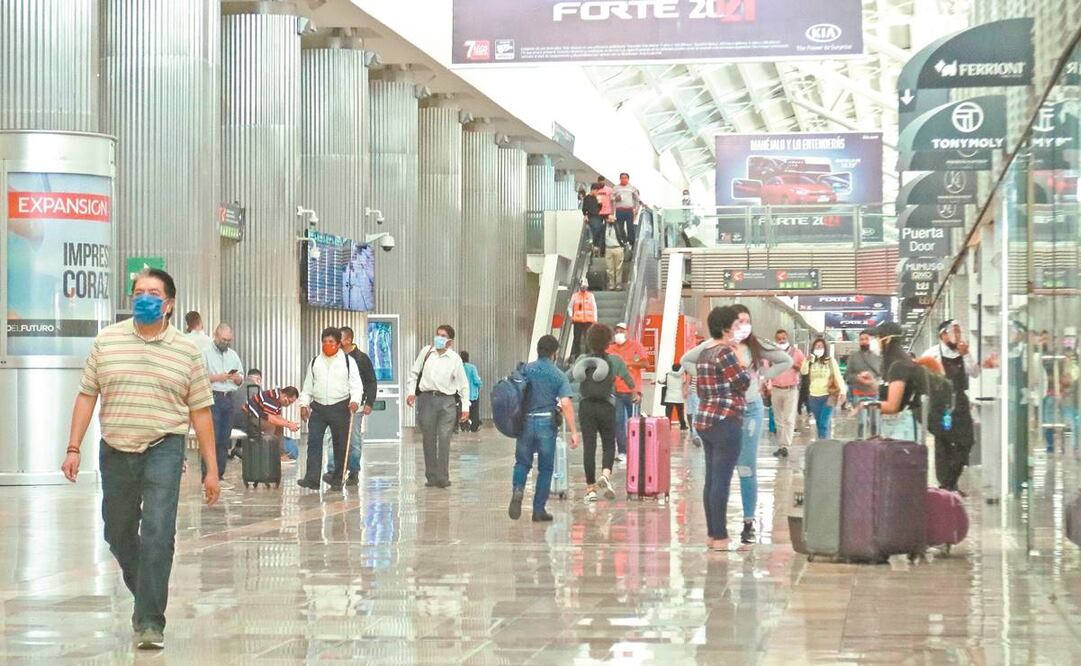 Ecuatorianos refieren que en aeropuertos de México es donde ha sido vulnerada su dignidad, según Relaciones Exteriores de ese país. Foto: Archivo/ El Universal.
