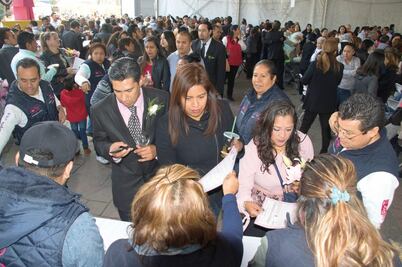 Parejas celebran boda colectiva en Iztapalapa