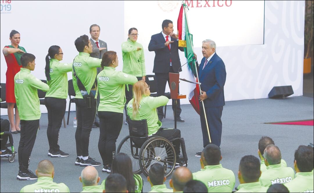 AMLO en el abanderamiento de la delegación parapanamericana. Foto: CARLOS MEJIA/EL UNIVERSAL