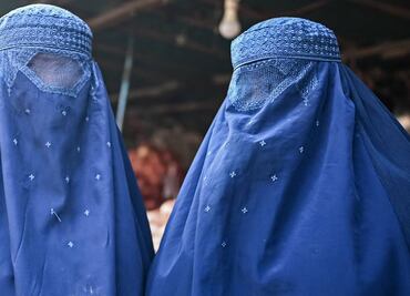 Talibanes: ¿Qué está prohibido para mujeres y hombres con las nuevas y estrictas normas en Afganistán?