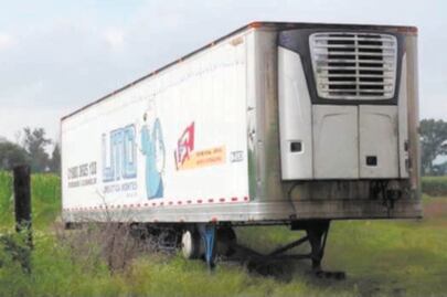 Deambula tráiler de gobierno con 157 cuerpos