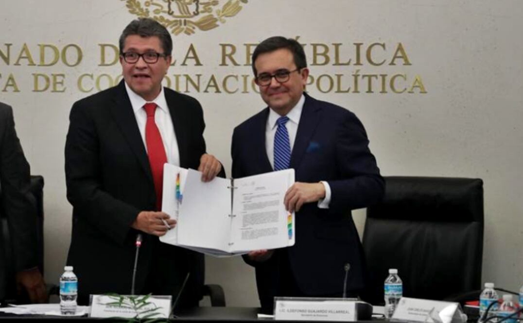 Ildefonso Guajardo solamente entregó un resumen ejecutivo y pidió dos días más para tener el documento definitivo. Foto: Luis Cortes/EL UNIVERSAL