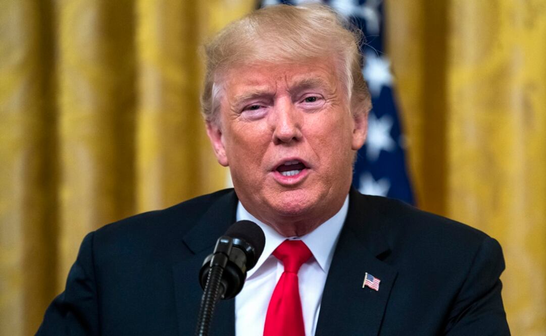 El presidente de Estados Unidos, Donald Trump, participa en un evento para honrar a los agentes de inmigración federales en el Salón Este de la Casa Blanca en Washington (Foto: EFE)