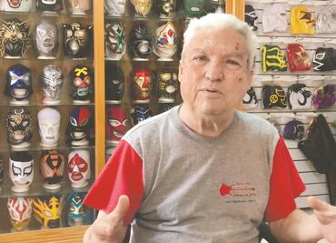 El coleccionista de la lucha libre que tiene 2 mil 500 máscaras originales