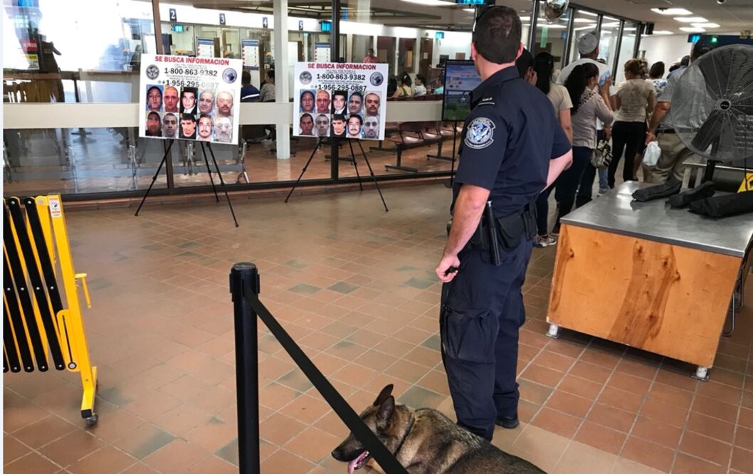 Los anuncios están ubicados en las áreas de inspección peatonal. Foto: Especial