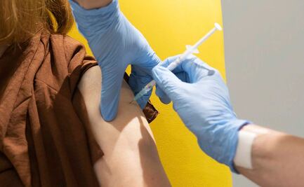 Universidad de Oxford defiende efectividad de su vacuna contra Covid-19