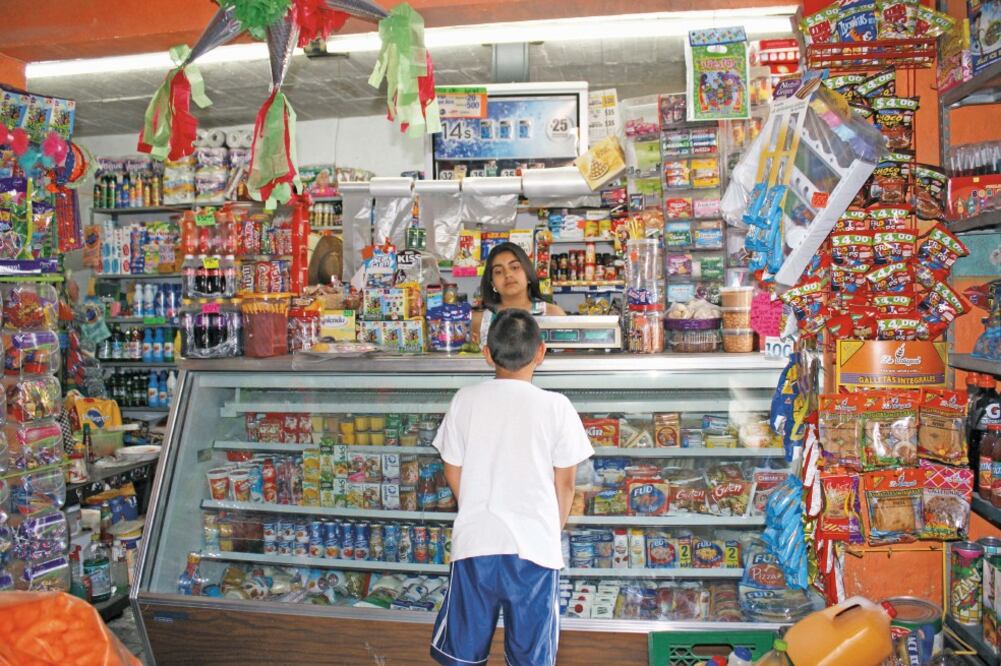 La Anpec asegura que los mexicanos compran artículos de menor calidad, aunque no les sean muy útiles.(FOTO: ARCHIVO EL UNIVERSAL)