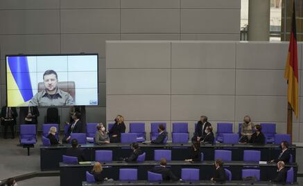 Zelensky pide a Alemania derribar el nuevo "muro" erigido por Rusia en Europa