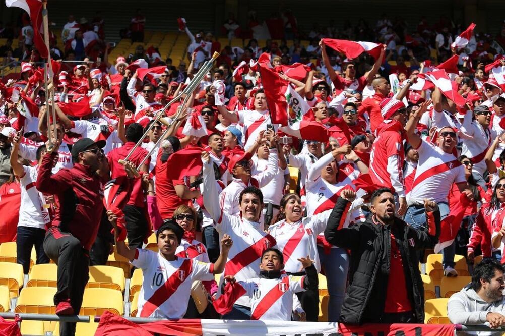 Aficionados peruanos no dejan dormir a jugadores de Nueva Zelanda