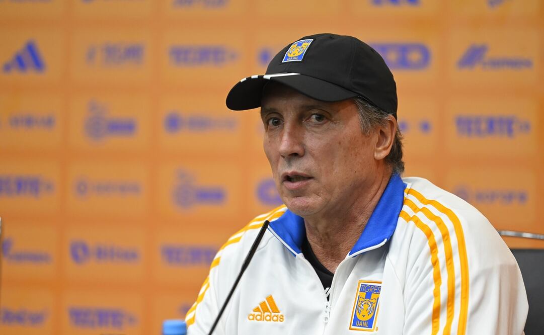 Robert Dante Siboldi en su presentación oficial como técnico de Tigres / Foto: Imago7