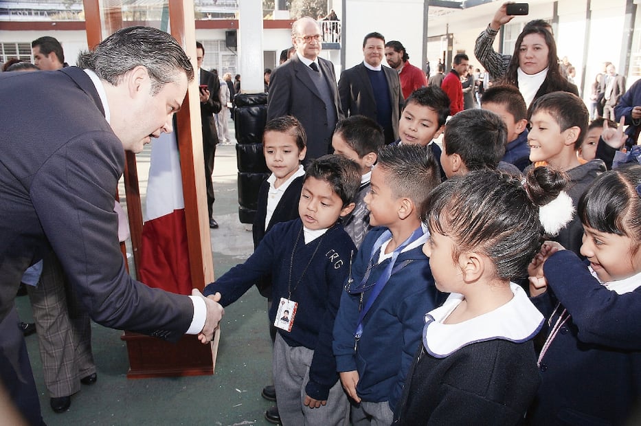 El exsecretario de Educación, Aurelio Nuño, visitó una primaria en el país. Foto: Archivo