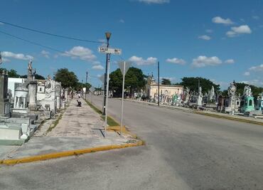 Reportan baja afluencia en cementerios de Yucatán