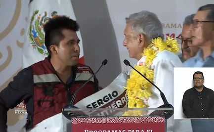 Joven sube a estrado en evento de AMLO y le pide apoyar a Adán Augusto