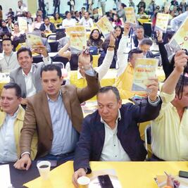 Entre reclamos, aprueban el 15 congreso del PRD