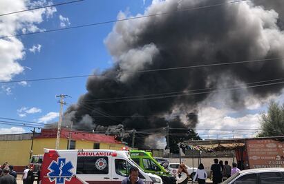 Reportan incendio en recicladora de Santa María Chiconautla; autoridades laboran en la zona