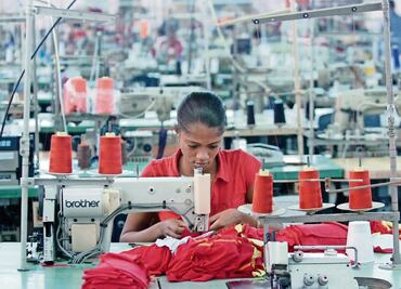 Disminuye producción industrial durante abril