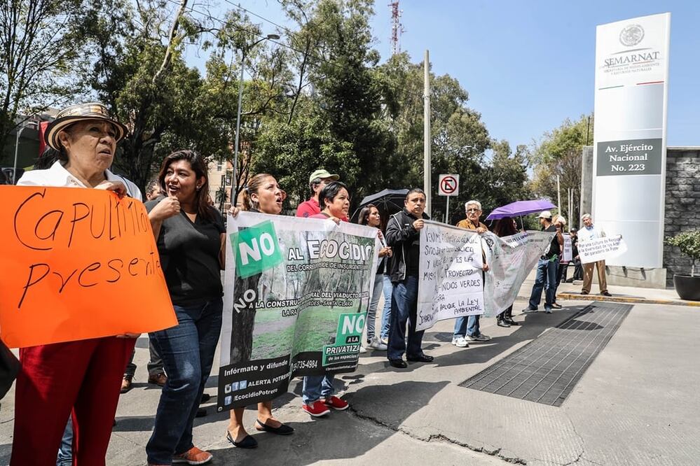 Vecinos de Gustavo A. Madero se manifestaron frente a la Semarnat el pasado 12 de octubre para manifestar su rechazo al Viaducto La Raza-Indios Verdes-Santa Clara. (Foto: Archivo / EL UNIVERSAL)