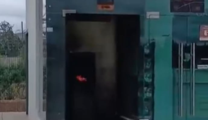 Incendio en cajero del Banco del Bienestar en Axapusco; investigan causa tras hallar olor a gasolina