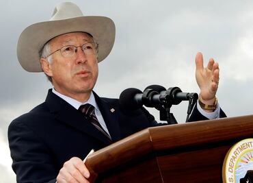Biden considera a Ken Salazar como embajador para México: Axios