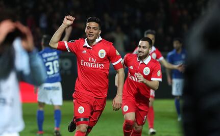 Raúl Jiménez anota en la victoria del Benfica