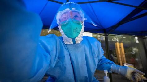 Tras protestas, China da marcha atrás en sus políticas más estrictas contra Covid