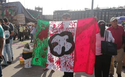 Llega al Zócalo contingente por marcha del 2 de octubre