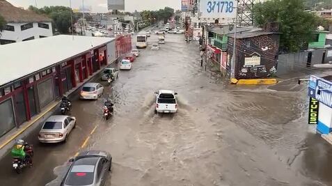 VIDEO: Lluvias y granizo inundan Ecatepec y Tecámac; Mexibús suspende servicio en Líneas 1 y 4