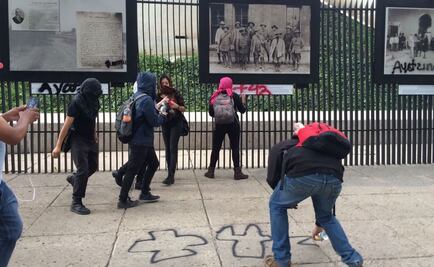 Realizan pintas en el Senado en marcha por Ayotzinapa