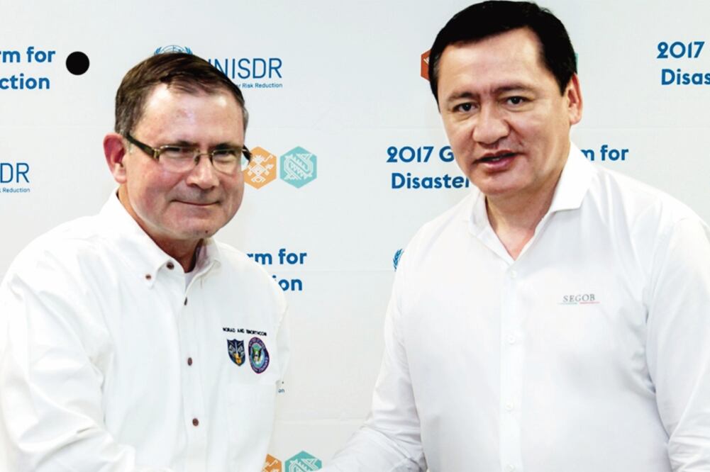 Randel Zeller, representante del Comando Norte de EU, se reunió con Miguel Ángel Osorio secretario de Gobernación, en el marco de la Plataforma Global para la Reducción de Riesgos de Desastres. (TOMADA DE TWITTER)