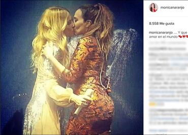 Mónica Naranjo y Marta Sánchez se besan en concierto