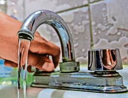 Proponen hasta 20 años de cárcel por robo y despojo de agua en CDMX