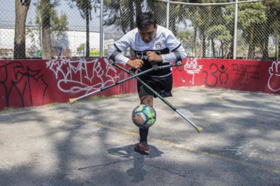 Futbolistas de un solo pie buscan cancha tras el sismo