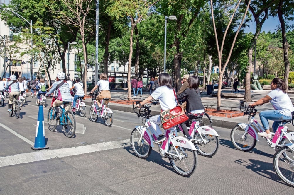 Rodada Alcaldesas y mujeres líderes contra el Cambio Climático realizaron ayer por la mañana una rodada ciclista sobre la avenida Paseo de la Reforma (CAMILA MATA. EL UNIVERSAL)