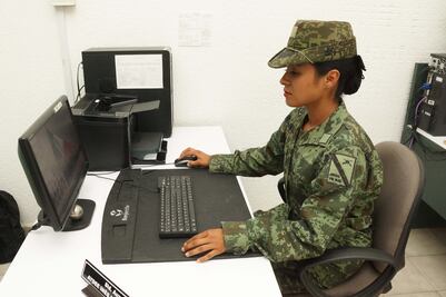 Historia. Madres soldado: entre el uniforme, el hogar... y lejos del terruño
